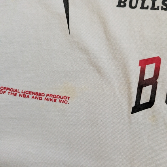 Nike White Chicago Bulls Graphic T-Shirt - Picture 3 of 8